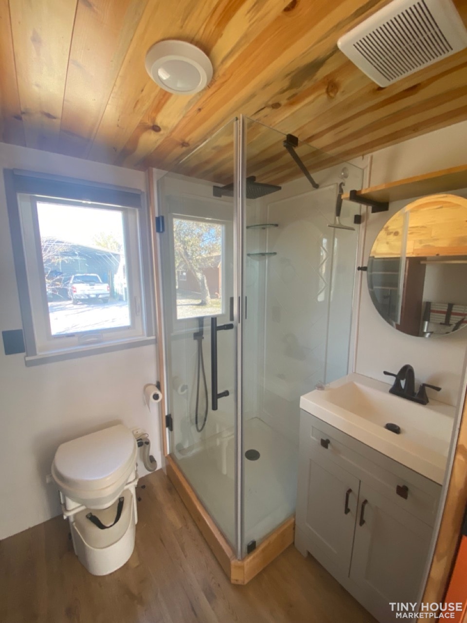 24ft THOW. High spec & move-in ready - Image 4 Thumbnail