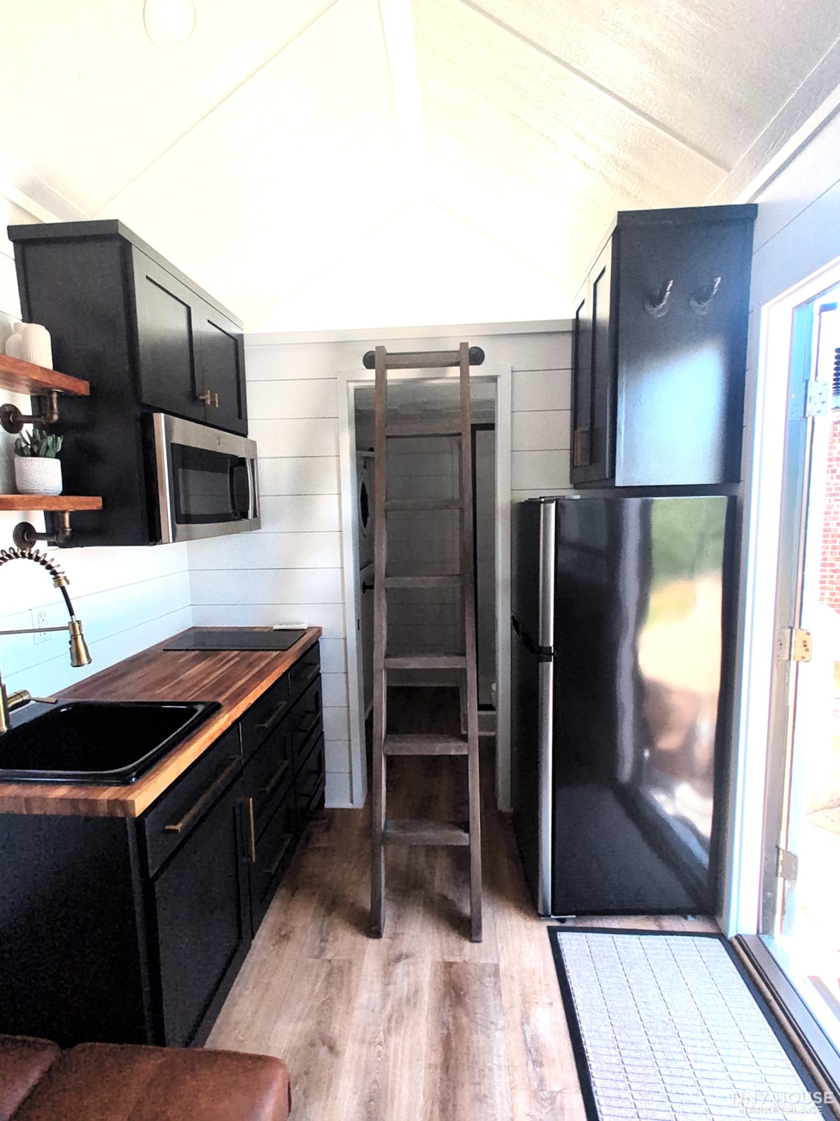 24Ft Tiny Home on Wheels RVIA CERTIFIED - Image 2 Thumbnail