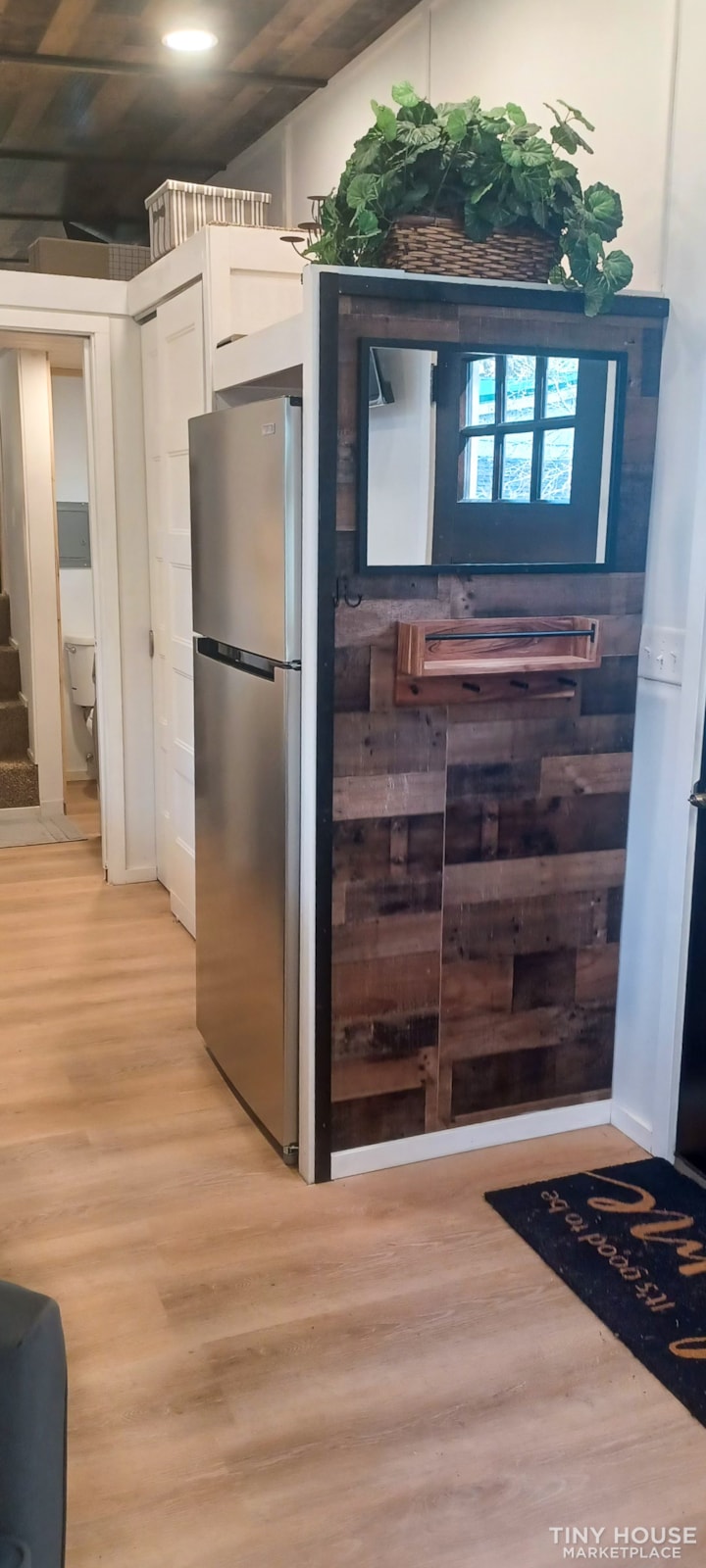 33' Cozy Chic Tiny Home – Expert Builder Craftsmanship - Image 3 Thumbnail