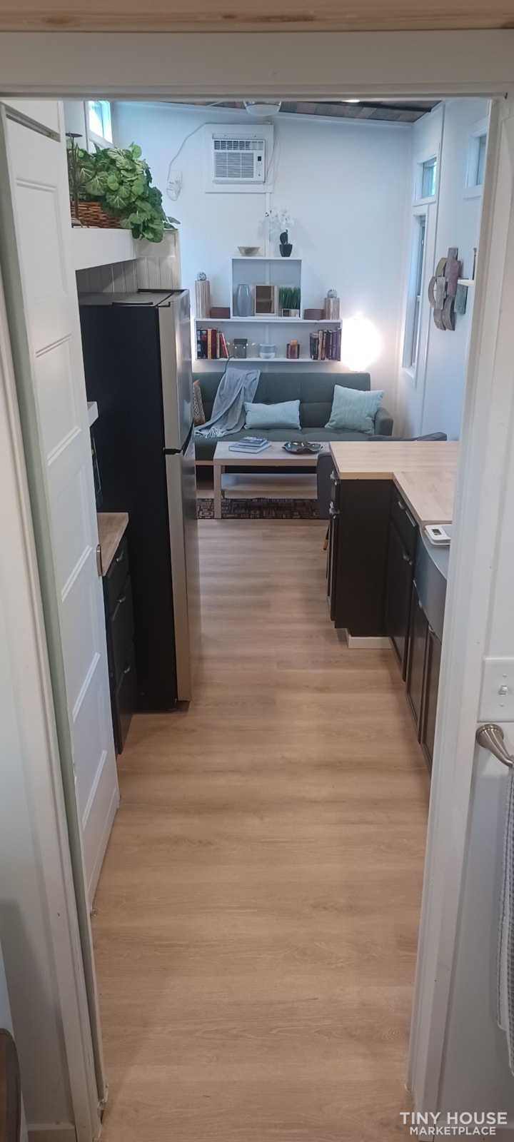 33' Cozy Chic Tiny Home – Expert Builder Craftsmanship - Image 4 Thumbnail