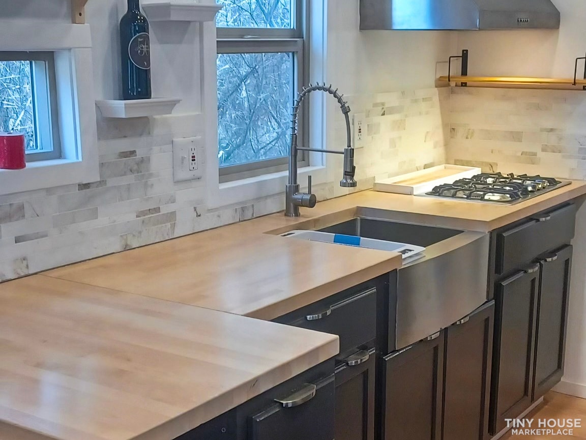 33' Cozy Chic Tiny Home – Expert Builder Craftsmanship
