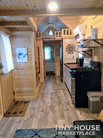 26' Tumbleweed Elm With Gas Stove and Tankless Water Heater! - Image 4 Thumbnail