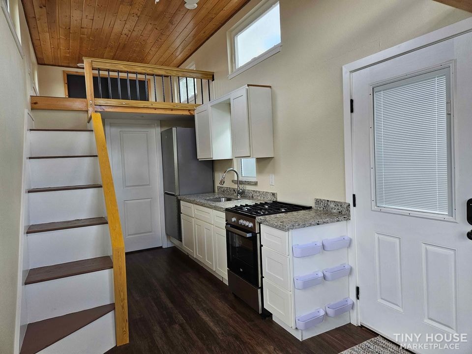 26ft Long - Dual Lofts, Full Size Appliances, Shower/Tub & W/D Hookups! - Image 4 Thumbnail