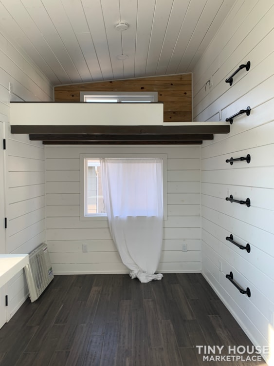 26ft Modern Farm Tiny House on Wheels - Image 4 Thumbnail