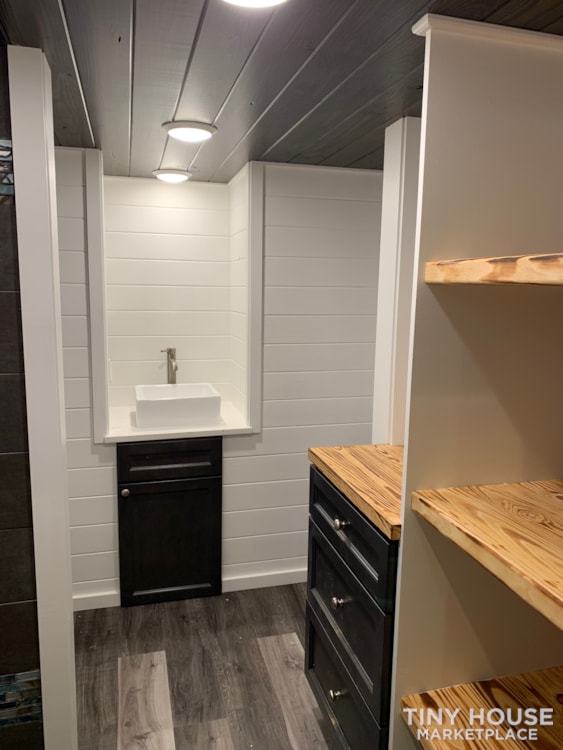 30ft Modern Tiny House built  2018 RVIA certified. High End Luxury Finishes. - Image 4 Thumbnail
