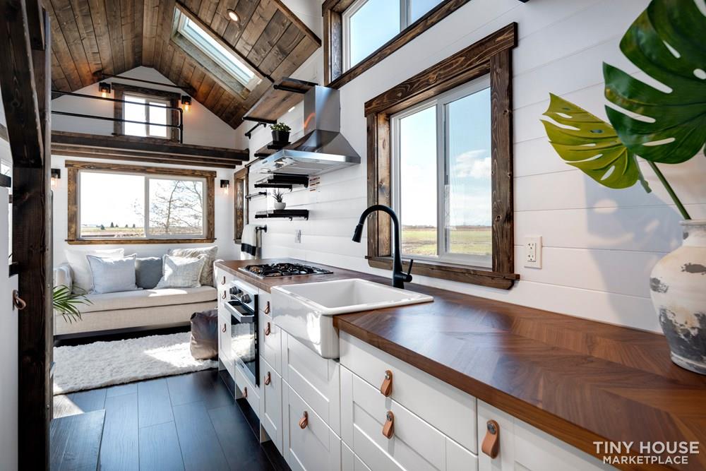 26ft Napa #1 Tiny Home - Cozy and Bright! - Image 4 Thumbnail