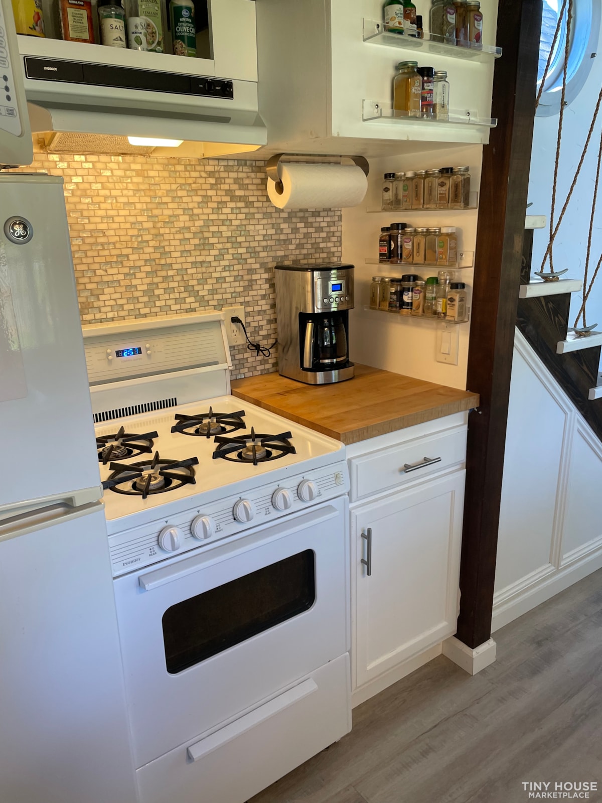 28’ Beach Cottage Tiny House On Wheels - Image 4 Thumbnail