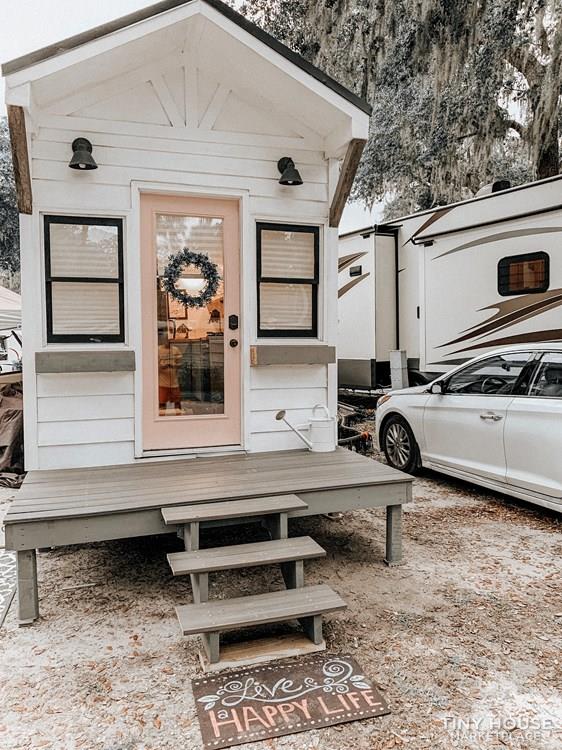 28' Beautiful White Tiny Home, Farmhouse 