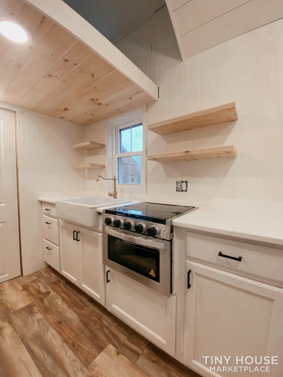28' Custom Build Tiny House - Image 4 Thumbnail