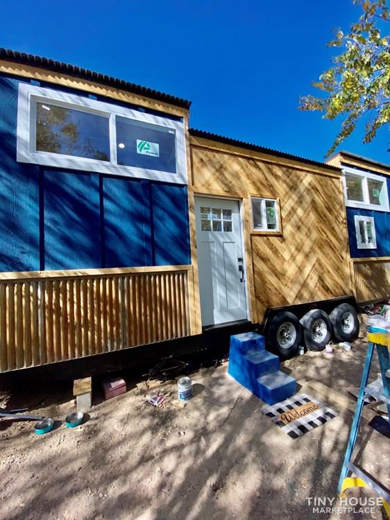 28' Custom Farmhouse Tiny Home 