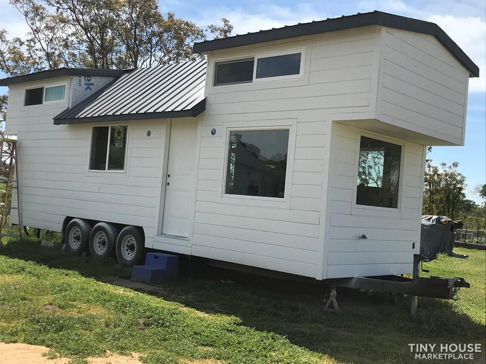 28’ double loft farmhouse THOW - Image 1 Thumbnail