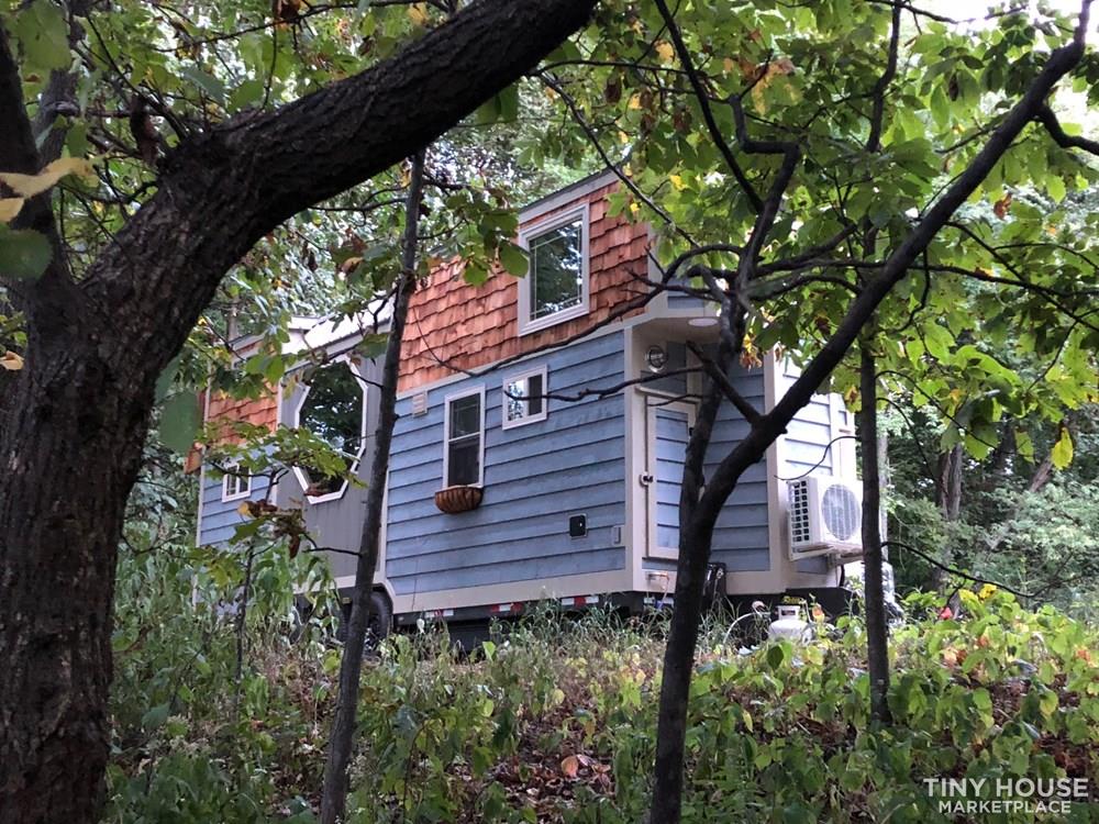 28 Foot Custom Luxury Tiny House that is Full of Amenities!!   - Image 2 Thumbnail
