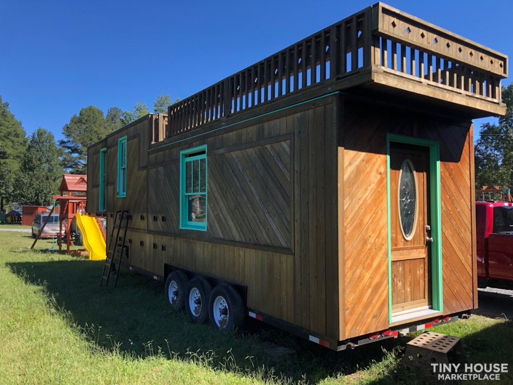 28 foot Gooseneck with 8 foot Platform over the neck. Total length is 36 feet. - Image 2 Thumbnail