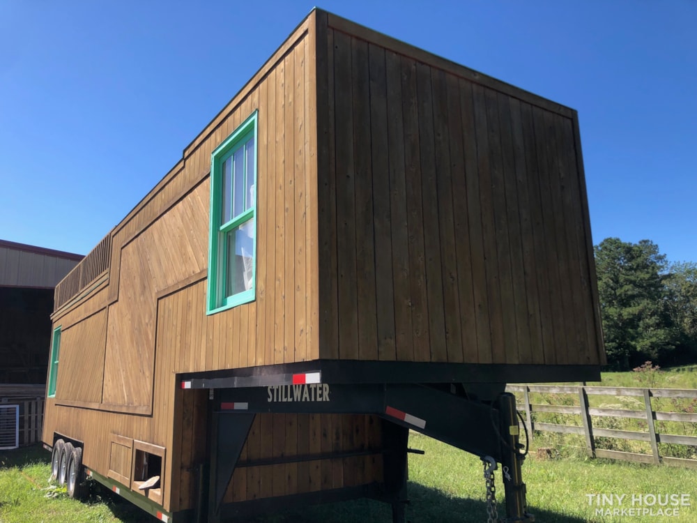 28 foot Gooseneck with 8 foot Platform over the neck. Total length is 36 feet. - Image 3 Thumbnail