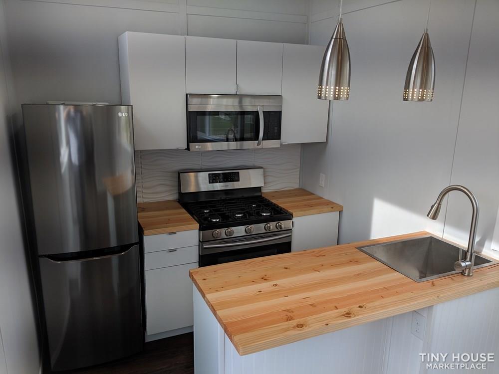 28 ft Modern & Spacious Tiny House on Wheels - Image 3 Thumbnail