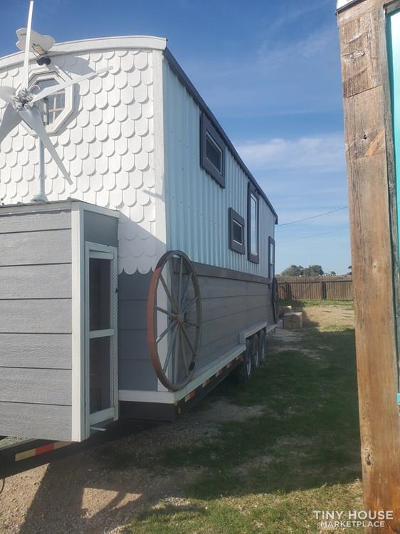28 ft solar and wind power tiny house - Image 3 Thumbnail