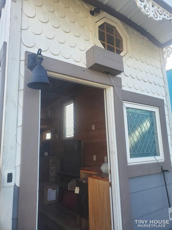 28 ft solar and wind power tiny house - Image 4 Thumbnail