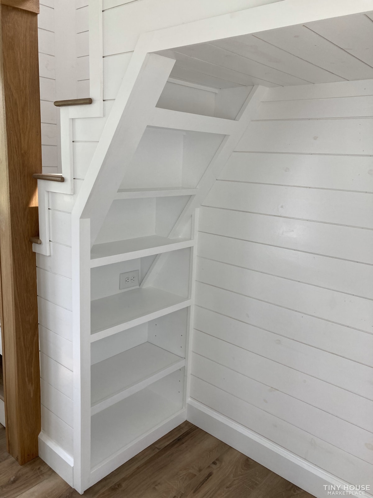 28 ft Tiny House on Wheels Made with Healthy Building Materials - Image 3 Thumbnail