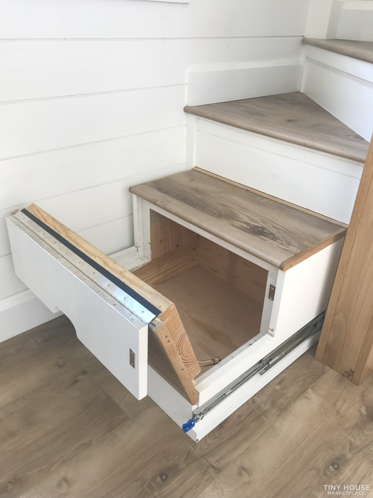 28 ft Tiny House on Wheels Made with Healthy Building Materials - Image 4 Thumbnail