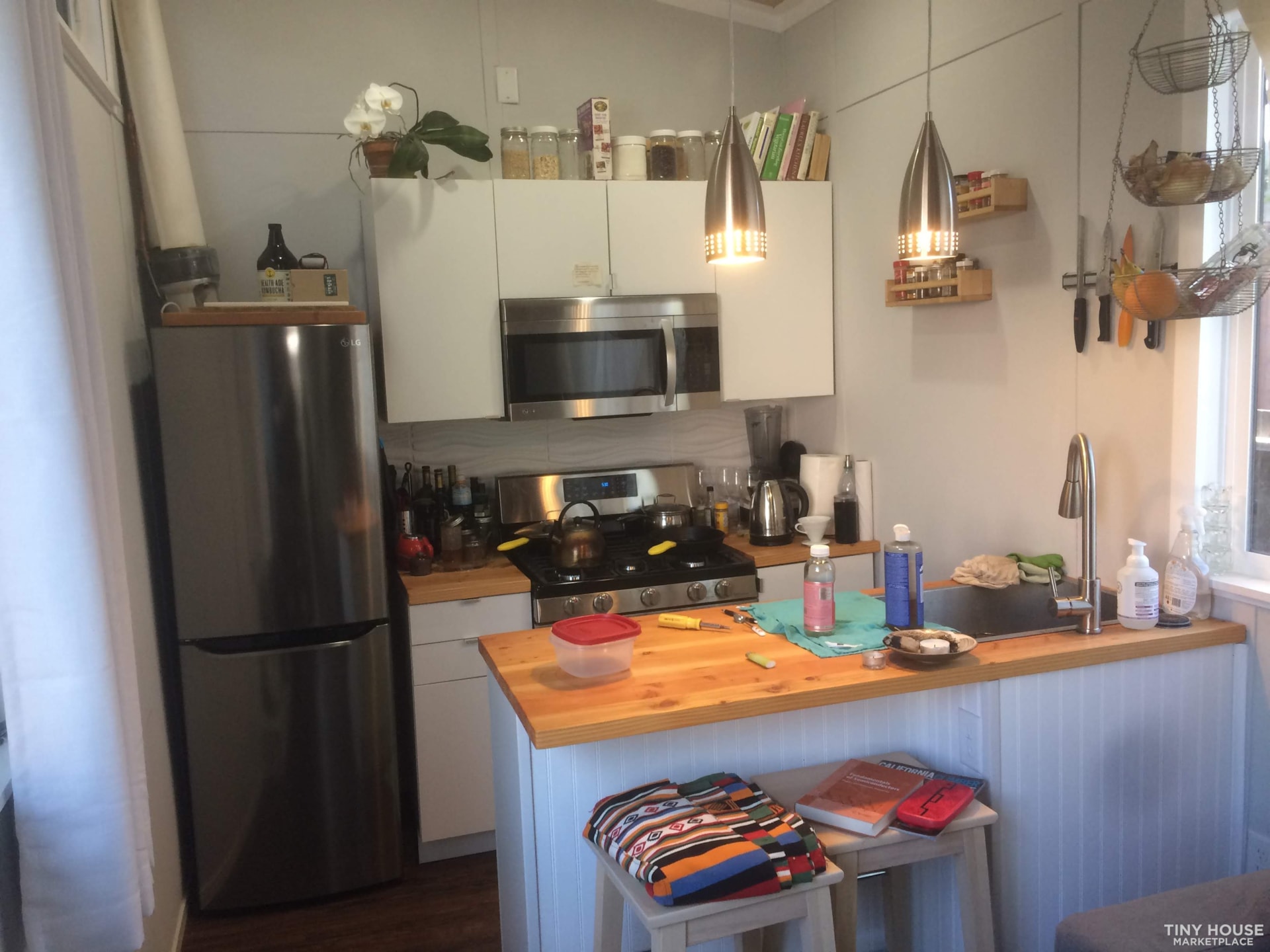 28' Modern and Spacious Tiny House on Wheels in Oakland - Image 2 Thumbnail
