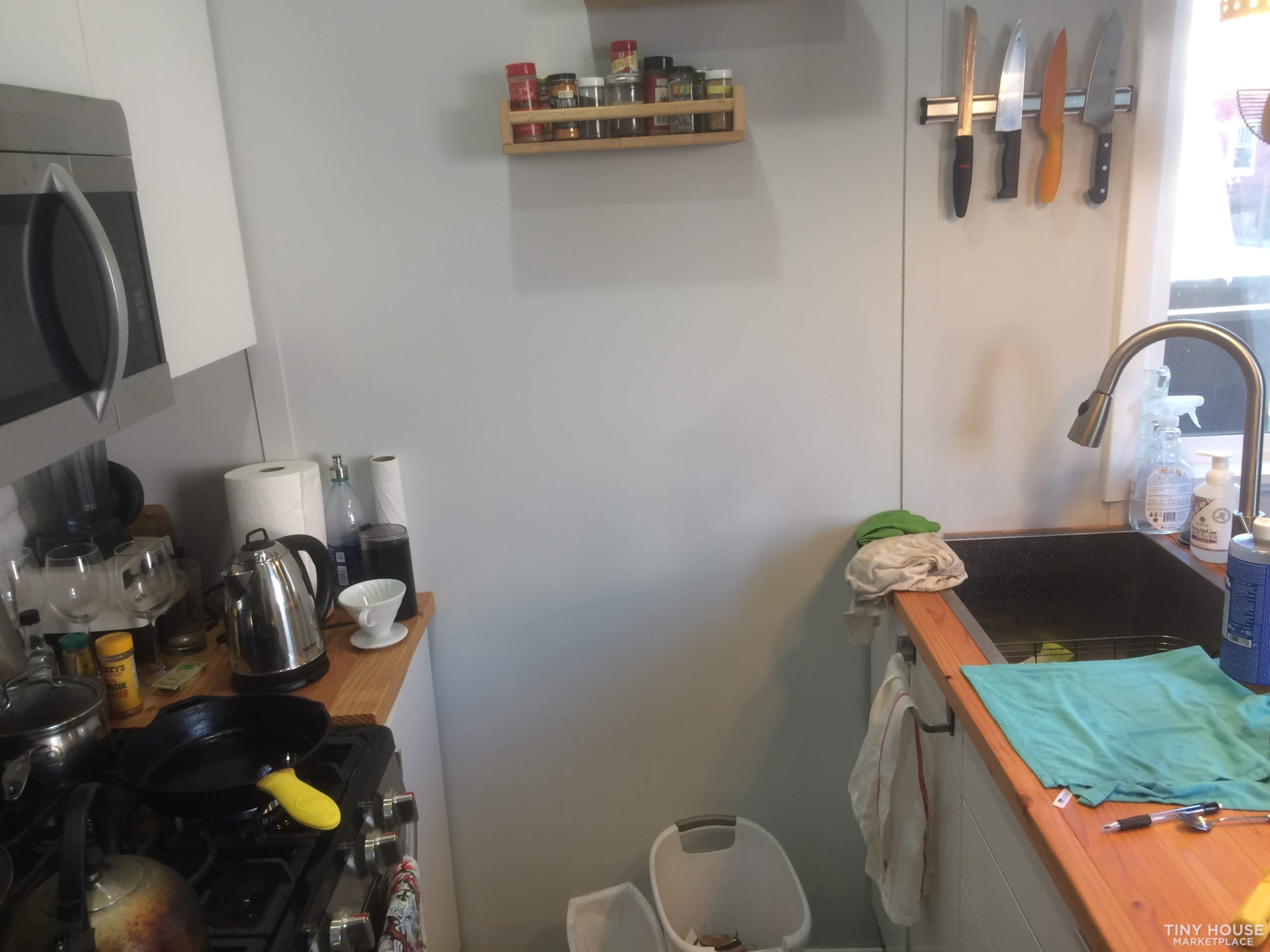 28' Modern and Spacious Tiny House on Wheels in Oakland - Image 3 Thumbnail