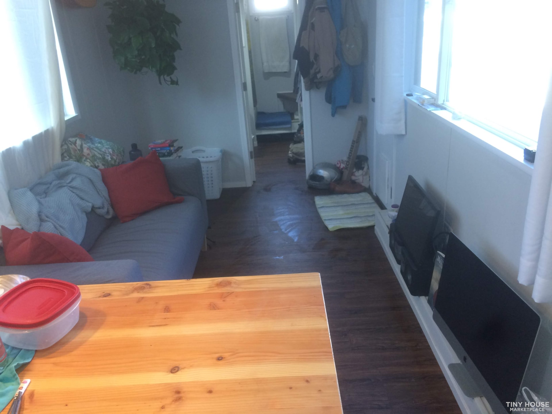 28' Modern and Spacious Tiny House on Wheels in Oakland - Image 4 Thumbnail