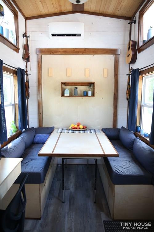 28' Modern Farmhouse - Functional and Beautiful!  - Image 4 Thumbnail