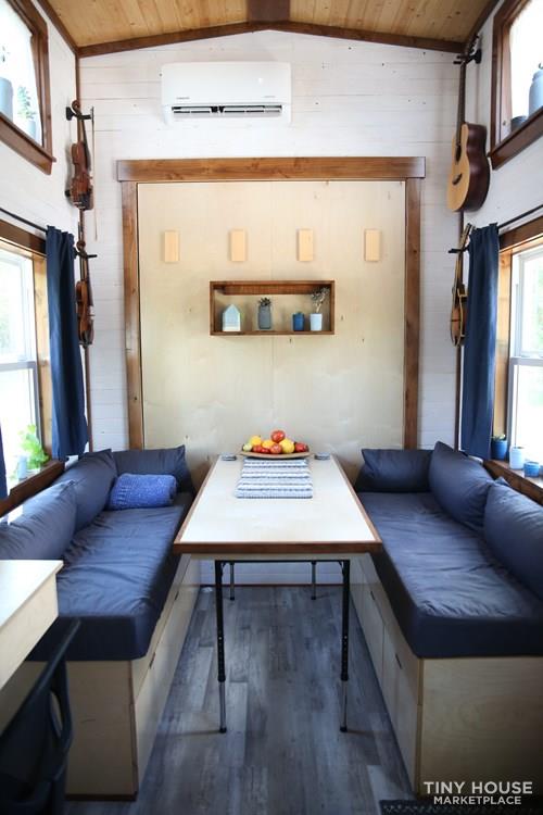 28' Modern Farmhouse - Functional and Beautiful!  - Image 3 Thumbnail