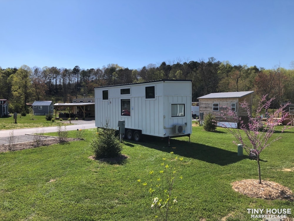 28’ Modern Tiny House - Image 2 Thumbnail