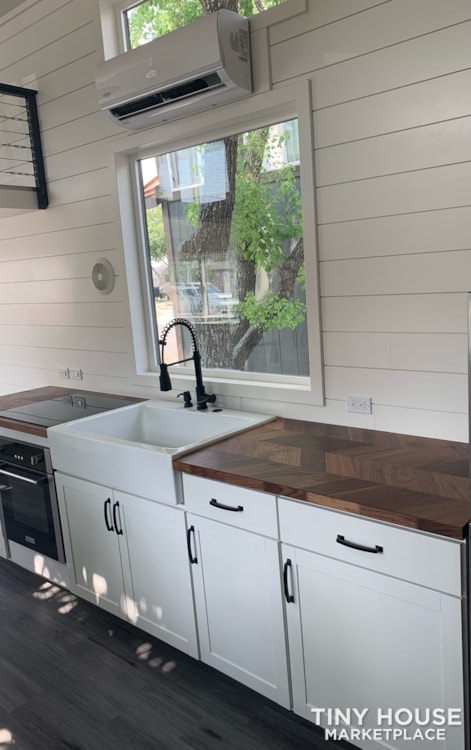 28’ Modern Tiny House - Image 3 Thumbnail