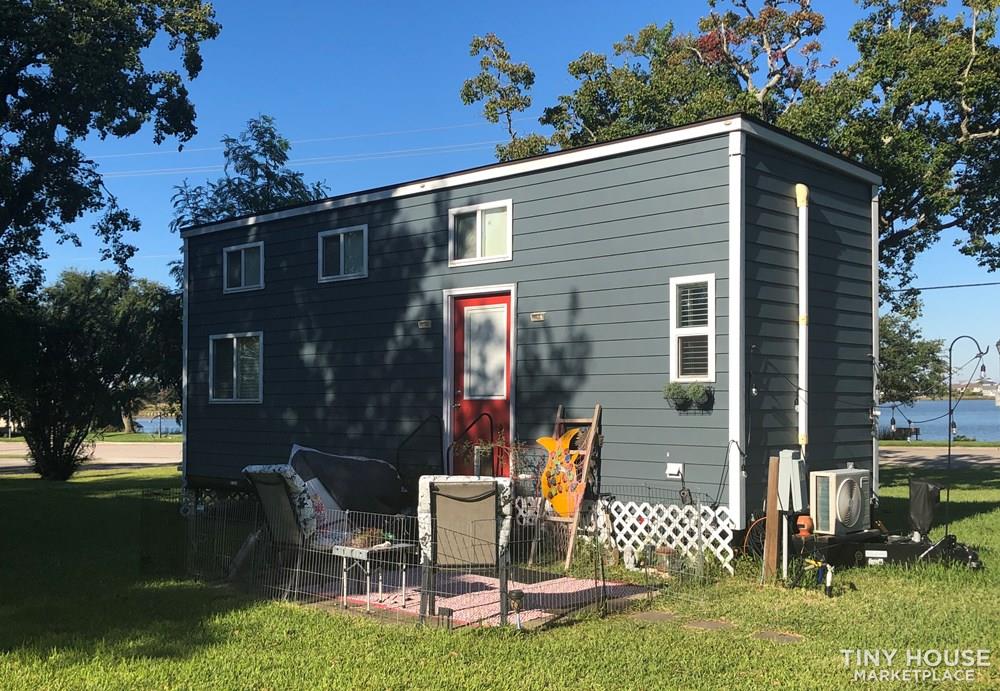 28’ THOW “Baby Blue” Coastal Cottage on Galveston Bay, TX - Image 2 Thumbnail