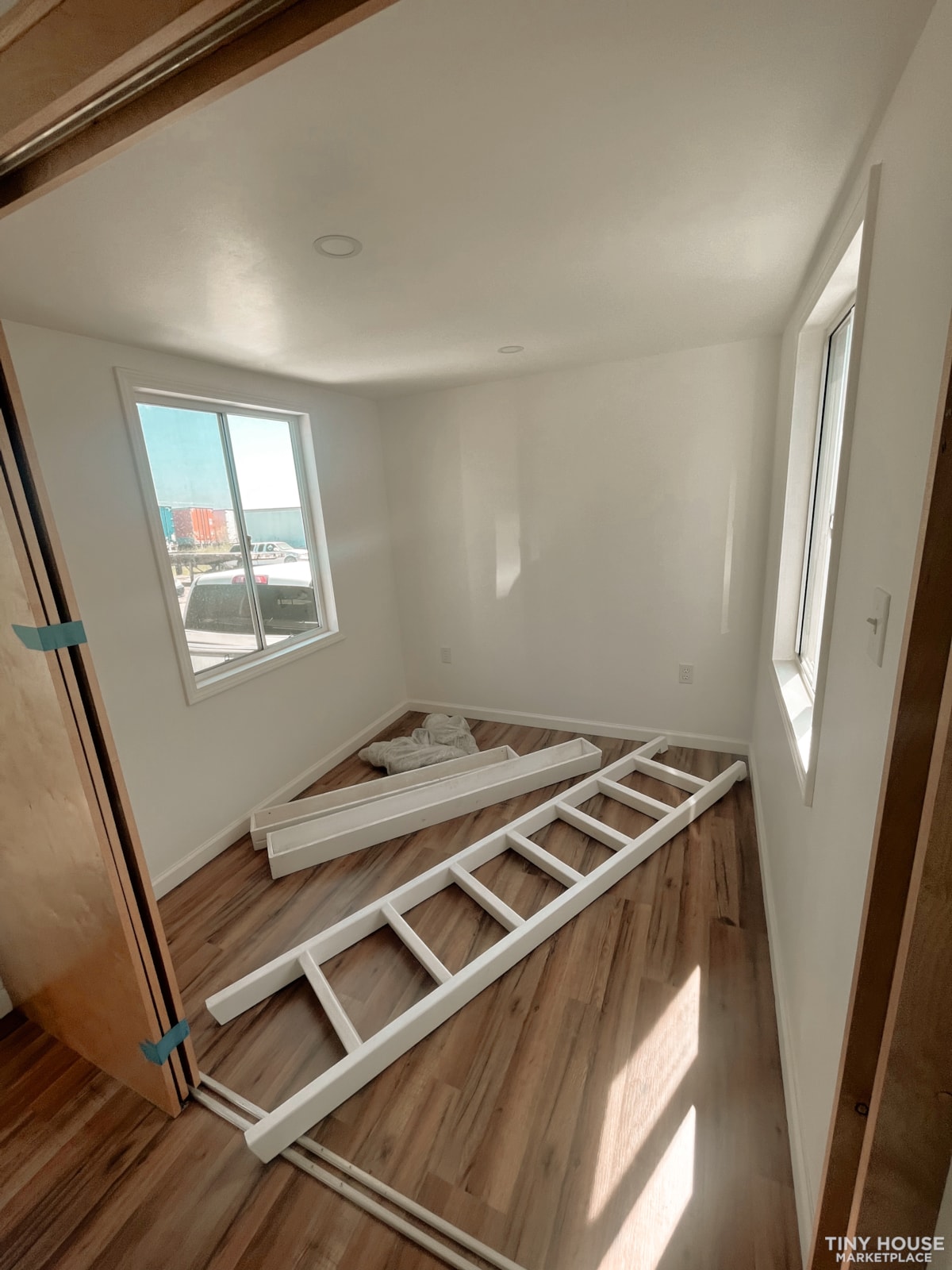 28ft Downstairs Bedroom + LOFTS  - Image 2 Thumbnail