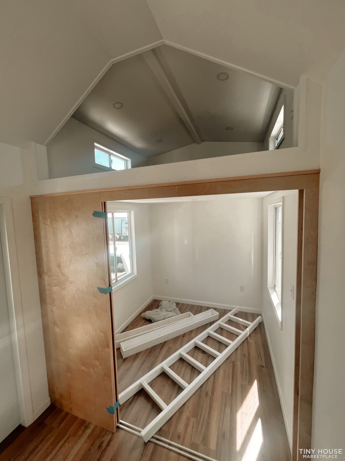 28ft Downstairs Bedroom + LOFTS  - Image 3 Thumbnail