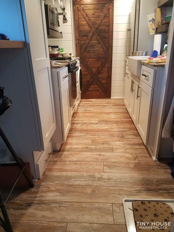 28ft Luxury Tiny House - Image 2 Thumbnail