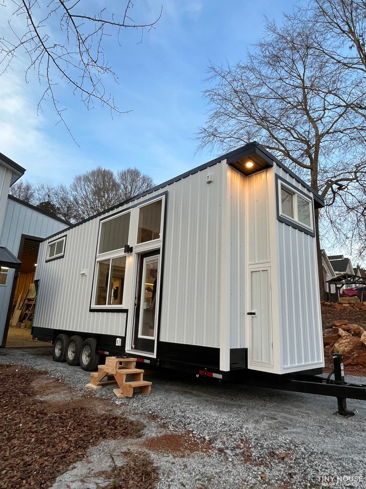 *PENDING SALE* 28ft NOAH RV Certified Dual Loft - Image 2 Thumbnail
