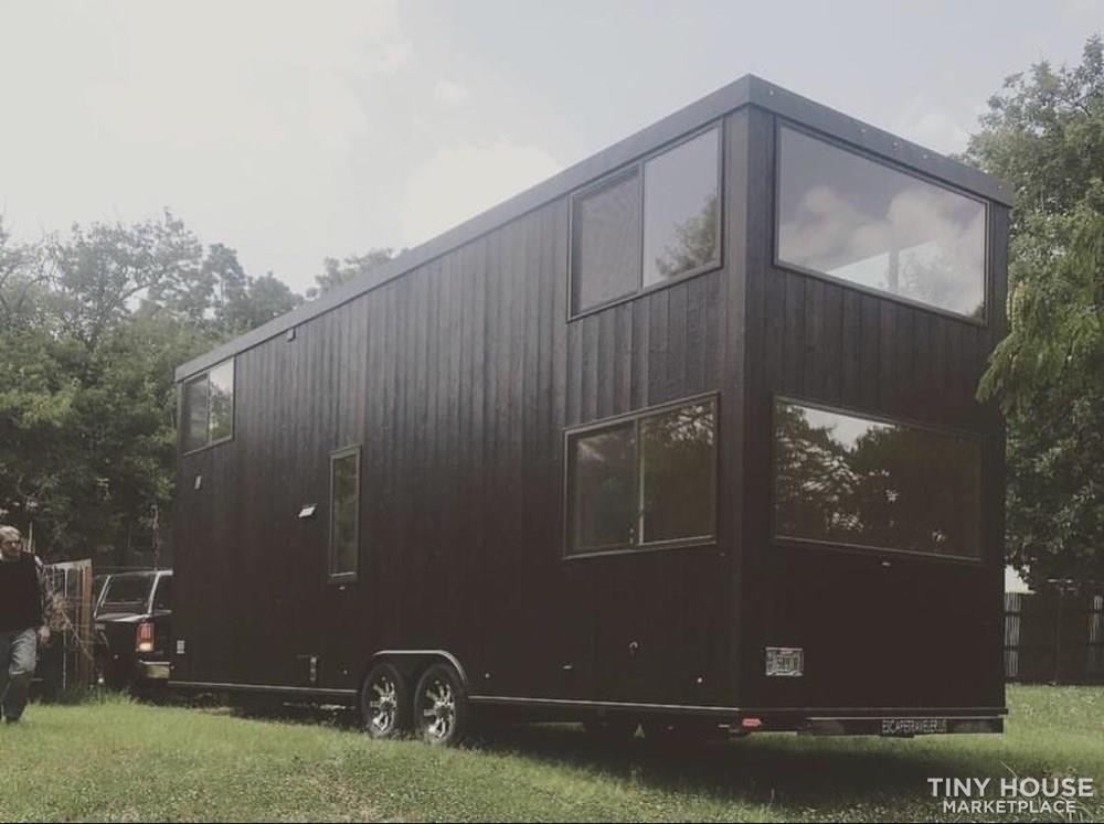 30' Escape One XL For Sale - Image 2 Thumbnail