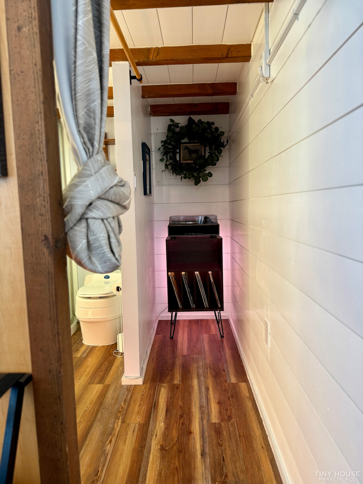 30' Tiny Home on Wheels: Lady Luck - Image 6 Thumbnail