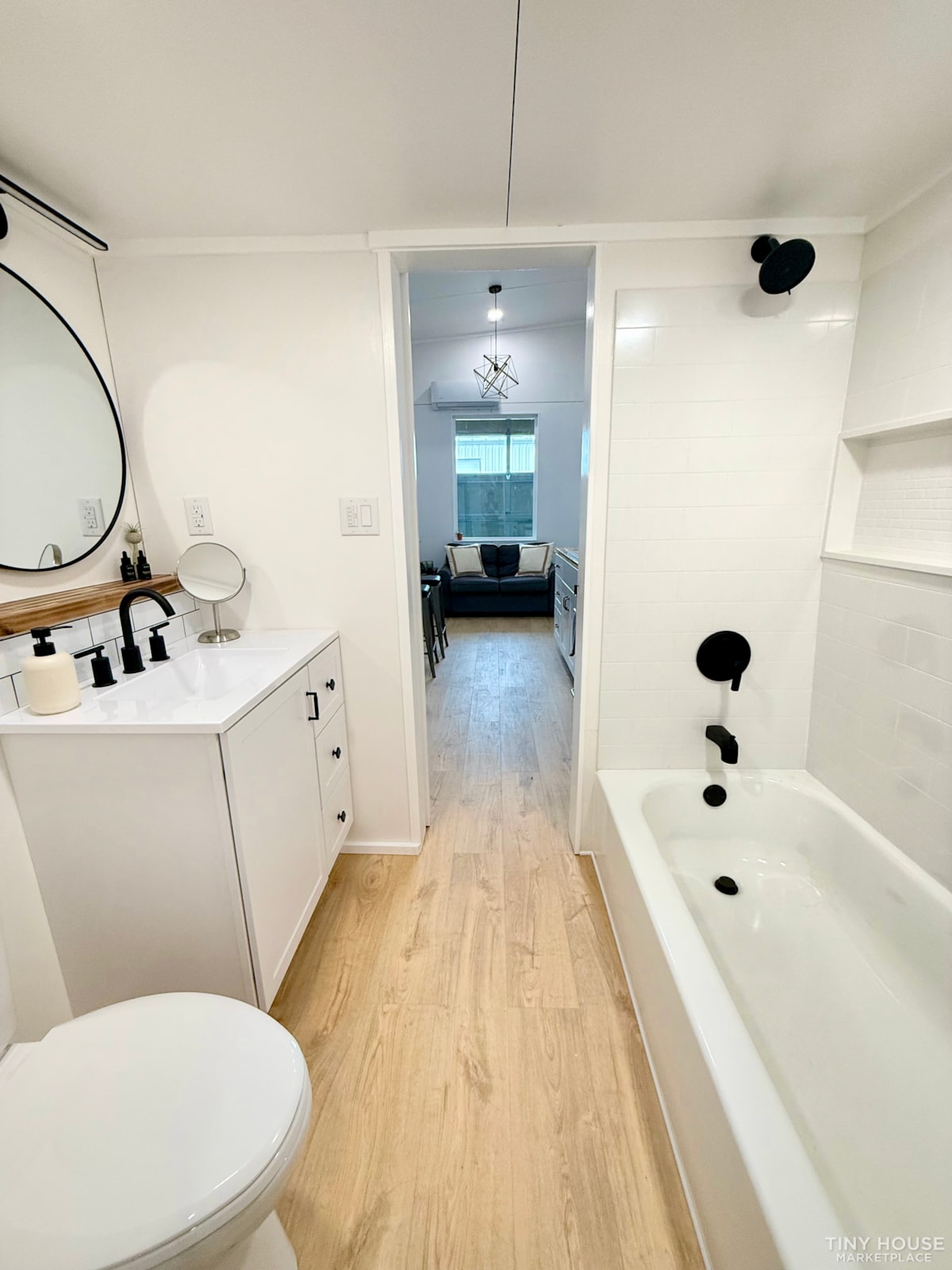 Beautiful 30' tiny house with downstairs bedroom and loft --Price Reduced-- - Image 4 Thumbnail