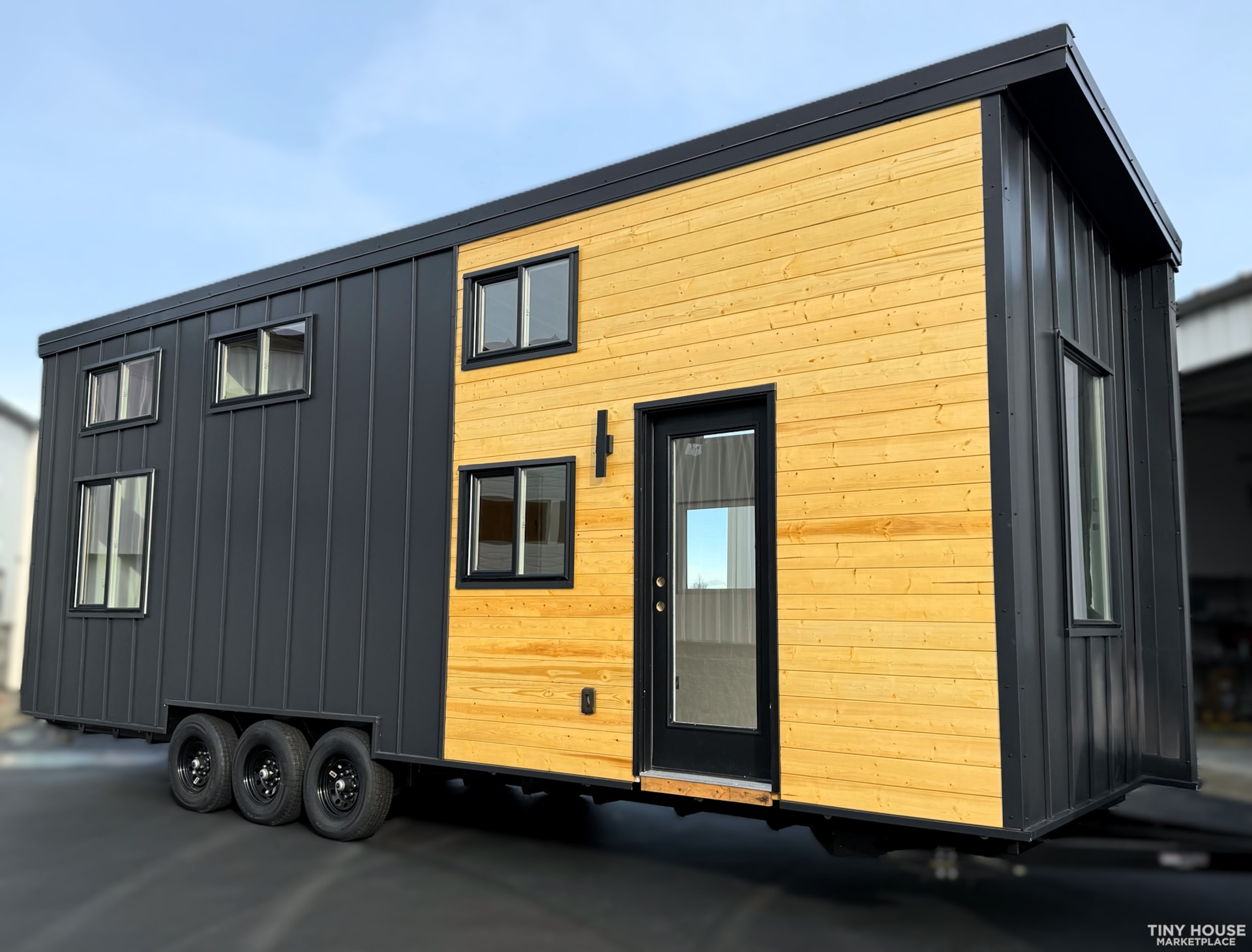Beautiful 30' tiny house with downstairs bedroom and loft --Price Reduced-- - Image 2 Thumbnail