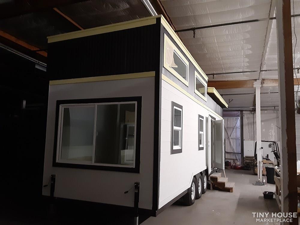 30' Tiny House with two Queen Lofts, large living or third bedroom. - Image 2 Thumbnail