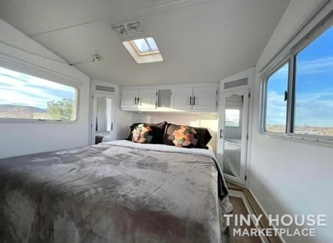 Stunning RV For Sale in California! Delivery Available! - Image 3 Thumbnail