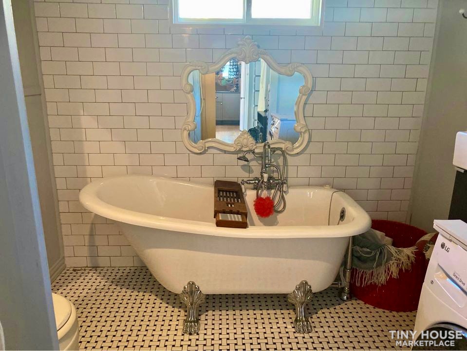 300 Sq Ft Claw Foot Tub Tiny Home 
