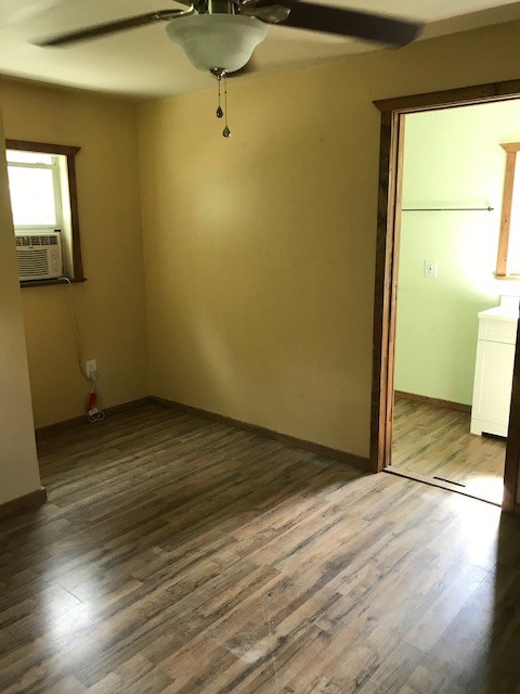 30ft X 16ft- 1 bedroom 1 bathroom Cabin - Image 4 Thumbnail