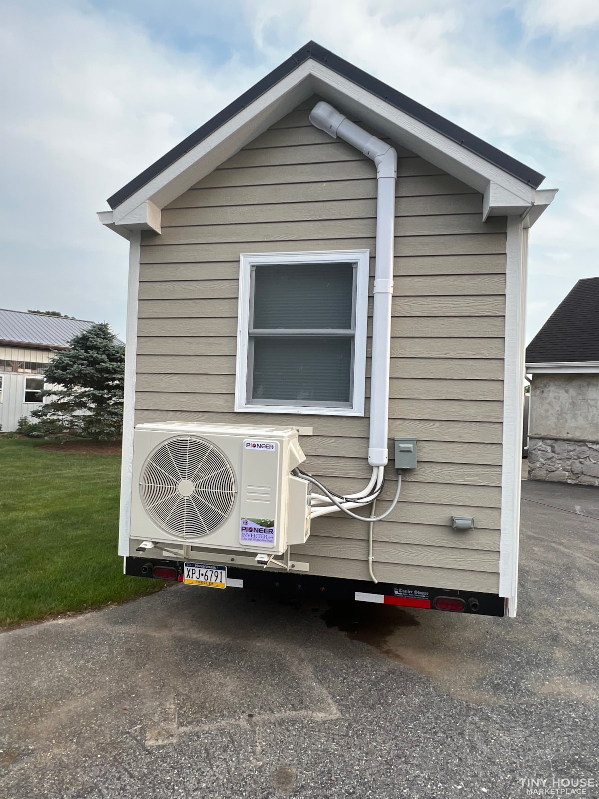 32' Tiny Home - Image 2 Thumbnail