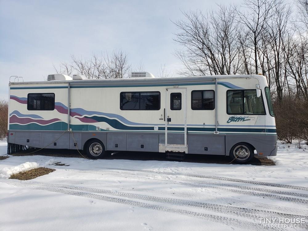 34 ft Fleetwood Storm-would make awesome Tiny House!