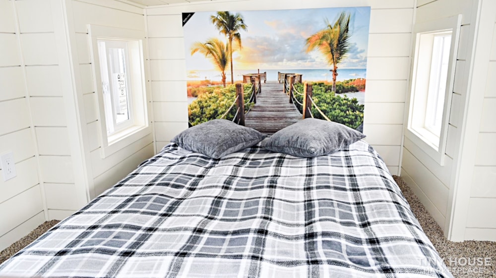 36 ft Modern Farmhouse Tiny - Image 2 Thumbnail