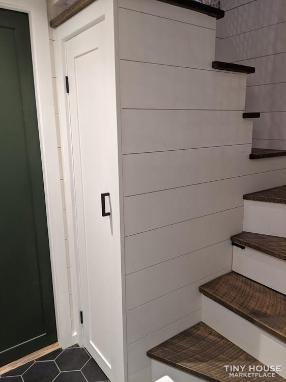 36' Luxury Modern Tiny House on Wheels - Image 4 Thumbnail