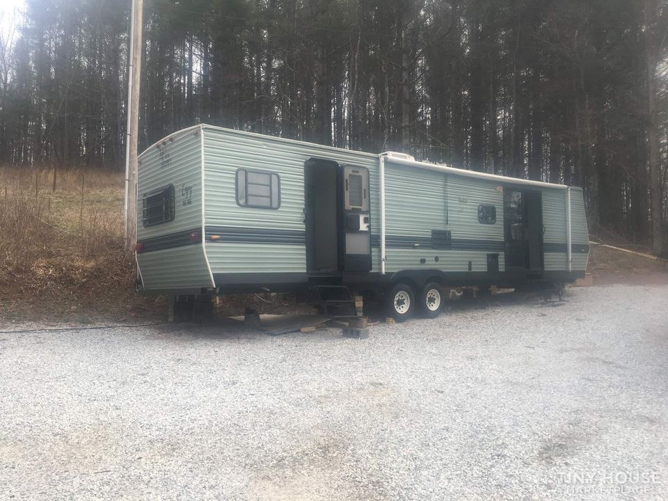 38 foot Camper/Tiny Home - Image 4 Thumbnail