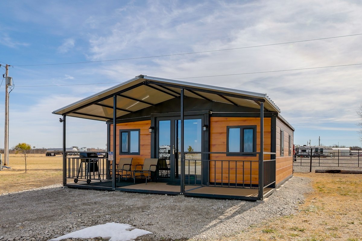 380 Sq ft 2 bed 1 bath 