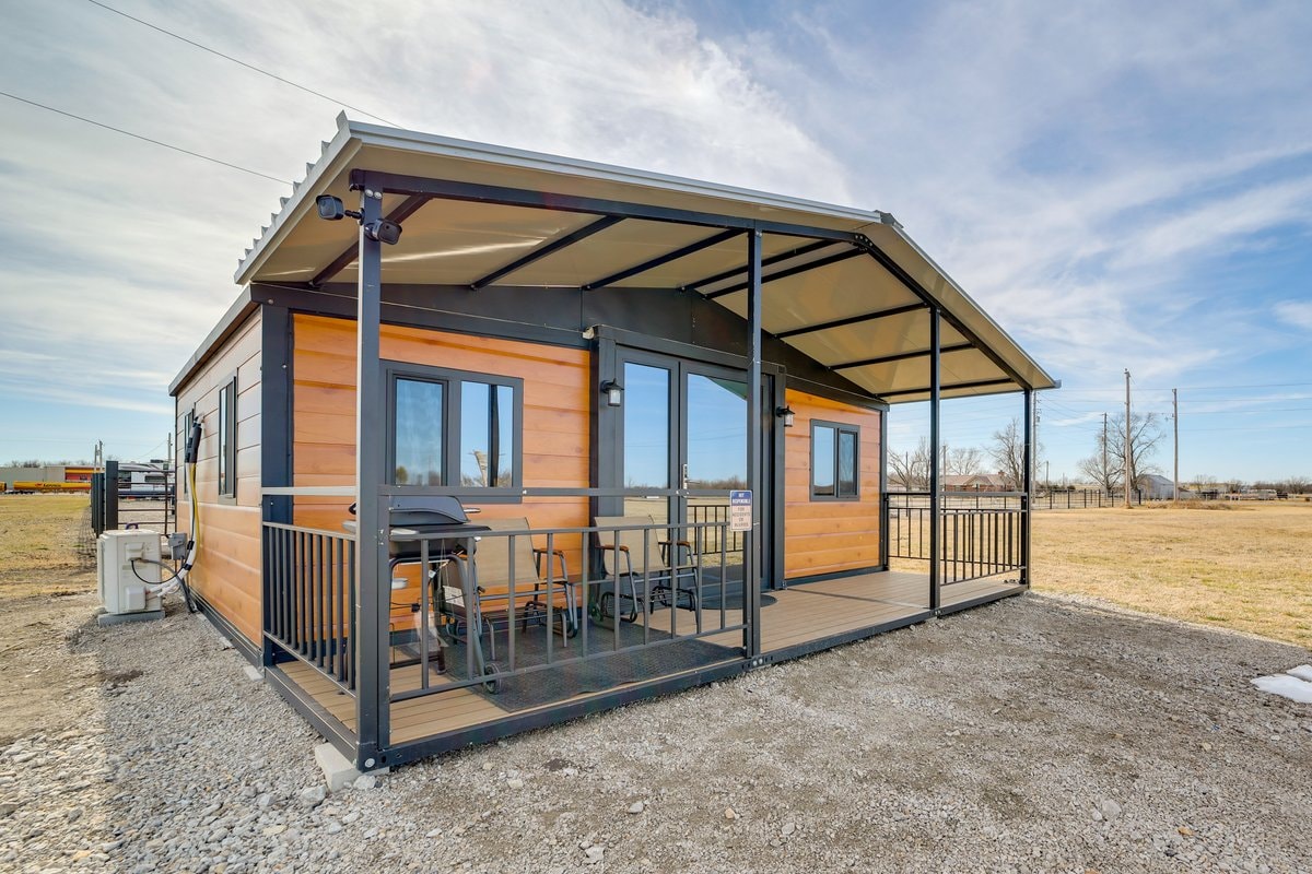 380 Sq ft 2 bed 1 bath  - Image 2 Thumbnail